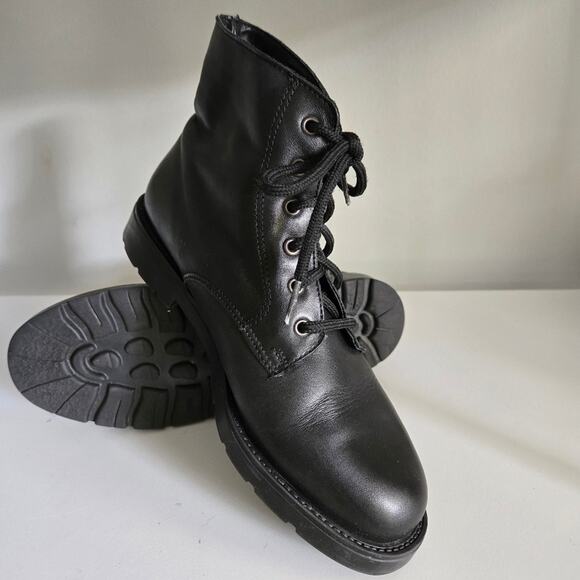 La Canadienne "Hefe" Black Leather Lace-Up Lug Sole Ankle Combat Boots, Size 8 - Picture 1 of 12